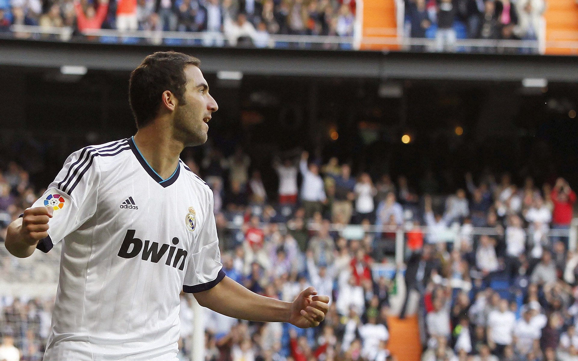 体育服务机器人亮相大型综合赛事现场,全国体育机器人联盟